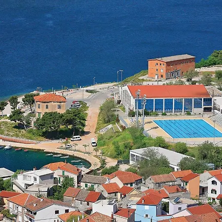 In With Outdoor Swimming Pool Holiday home