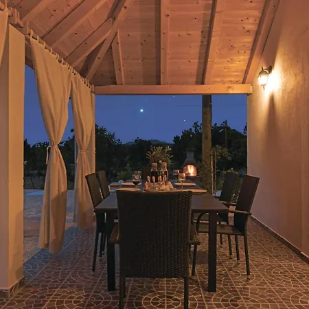 Holiday home In With Outdoor Swimming Pool Radonic