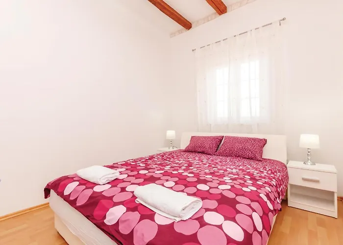 Two-bedroom In Vakantiehuis Radonic