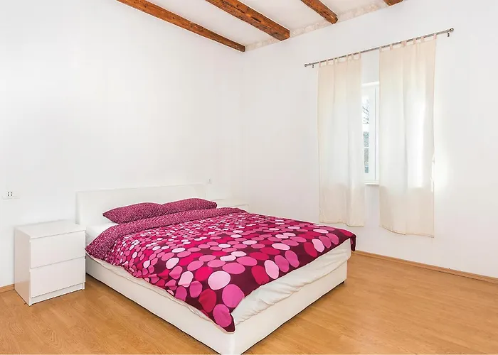 Vakantiehuis Two-bedroom In Radonic