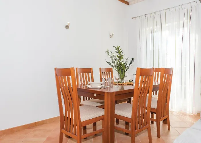 Two-bedroom In Vakantiehuis *