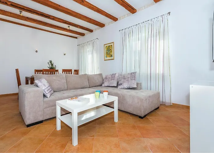 Two-bedroom In Vakantiehuis Radonic