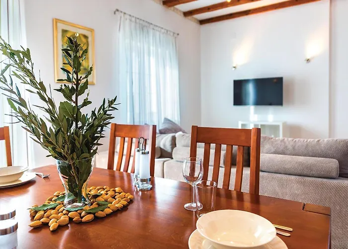 Vakantiehuis Two-bedroom In Radonic