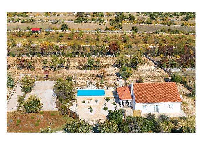 Vakantiehuis Two-bedroom In Radonic